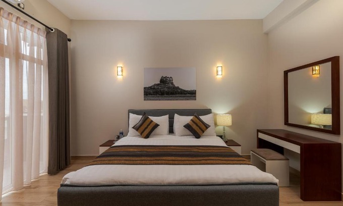 Mount Lavinia Apartment | Pink Elephant Tourist Apartment Hotel