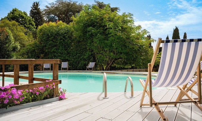 Zona LVIII Prima Porta Bed & Breakfast | Pink Room in Domus Anson Silj is ideal for a stay of pure relaxation