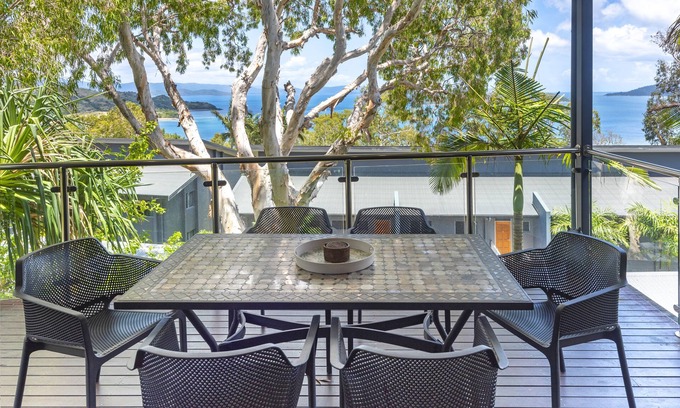 Hamilton Island Apartment | Pinnacle 1, Seaview Apartment on Hamilton Island