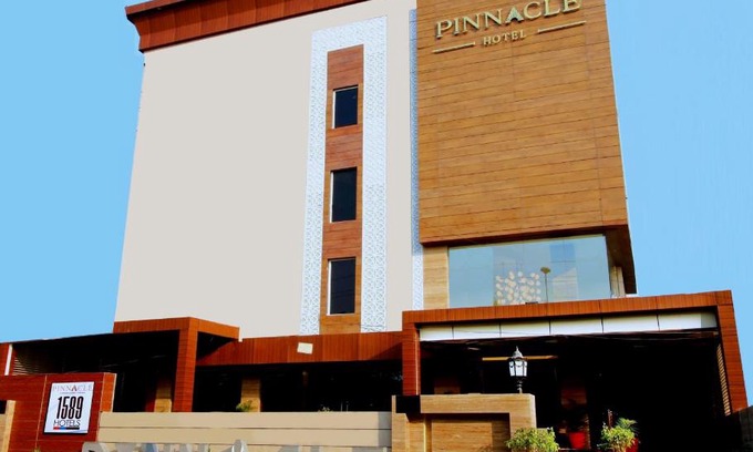 Lucknow Hotel | Pinnacle by Click Hotels, Lucknow