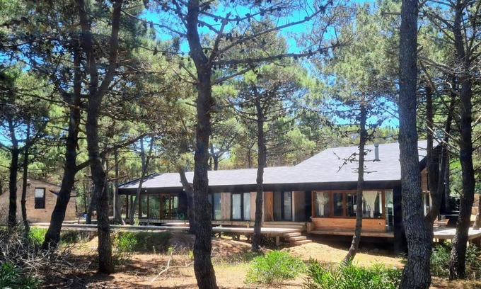 Pinamar House | Pinot Noir