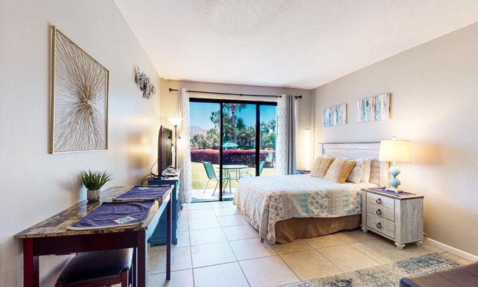 Fort Walton Beach Hotel | Pirates Bay A104