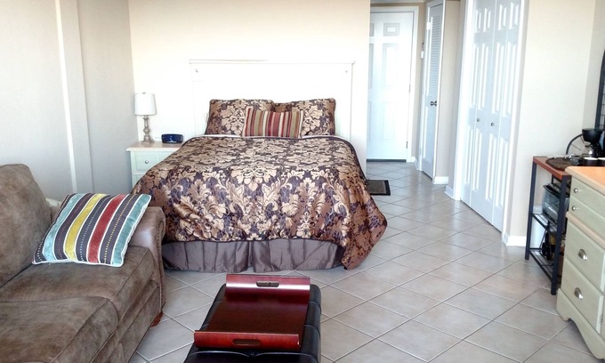 Fort Walton Beach Apartment | Pirates Bay Waterside Condo B307