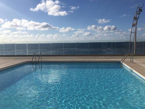 Las Palmas de Gran Canaria Apartment | Piso con piscina y garaje en la Playa de Las Canteras