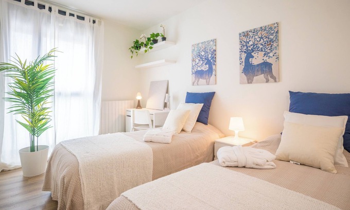 La Marina del Prat Vermell Apartment | Piso Moderno 4 Dormitorios con Piscina, , Gimnasio, Sala de Yoga y Parking