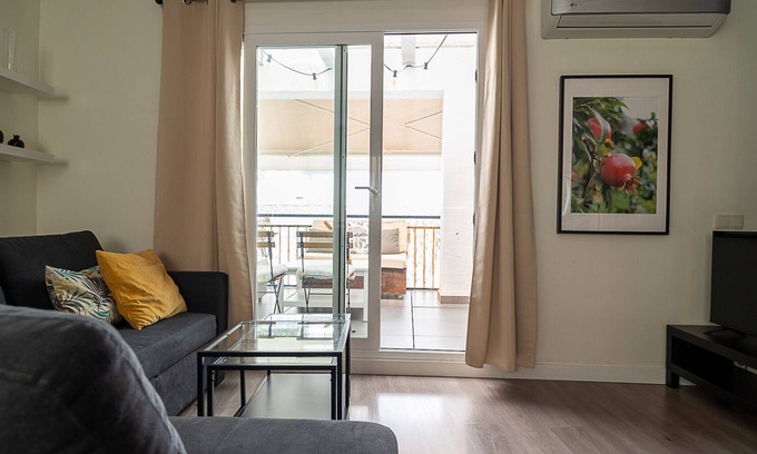 Central District Apartment | Piso Moderno y Tranquilo en el Centro con Terraza