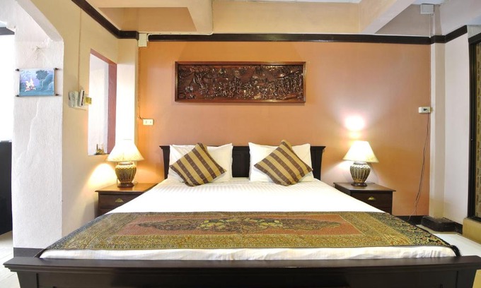 Old City House | Pissamorn House