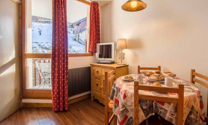 Vallandry Apartment | Piste side location pet friendly ski apartment for 4 Vallandry (Les Arcs)