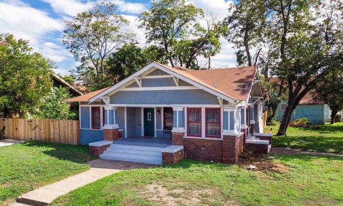 Denver Heights House | Pittman-Sullivan Park ~ YMCA ~ Kid & Pet Friendly