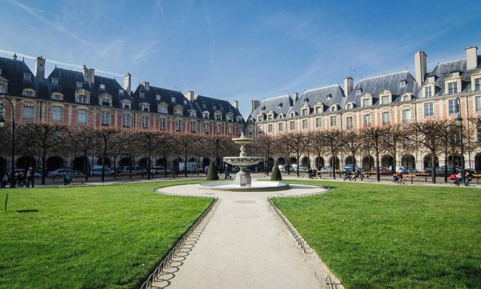 Quartier Sainte-Avoye Apartment | PLACE DES VOSGES , PARISIAN CHARM , PLACE FOR 10 - 3 BEDROOM - RUE RAMBUTEAU