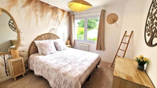 Perros-Guirec Apartment | Plage à pied, avec parking et balcon