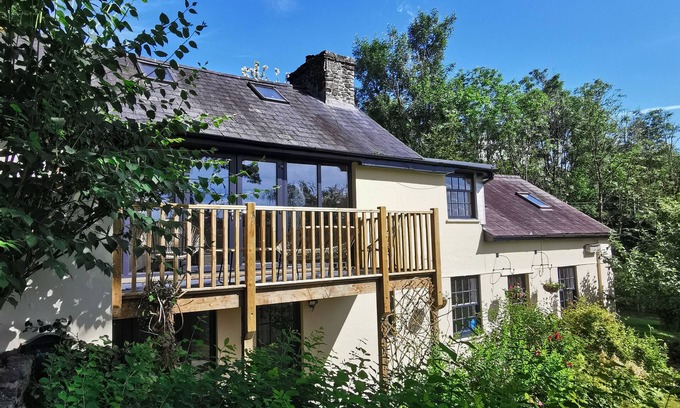 Pentrefelin Cottage | Plasbach Cottage is the perfect family getaway in the Countryside.