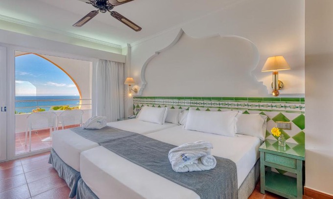 Velilla-Taramay Hotel | Playacálida