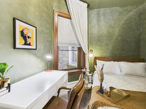 Wrigleyville Apartment | Playoff Stay Wrigley 4br Garage Firepit Patio