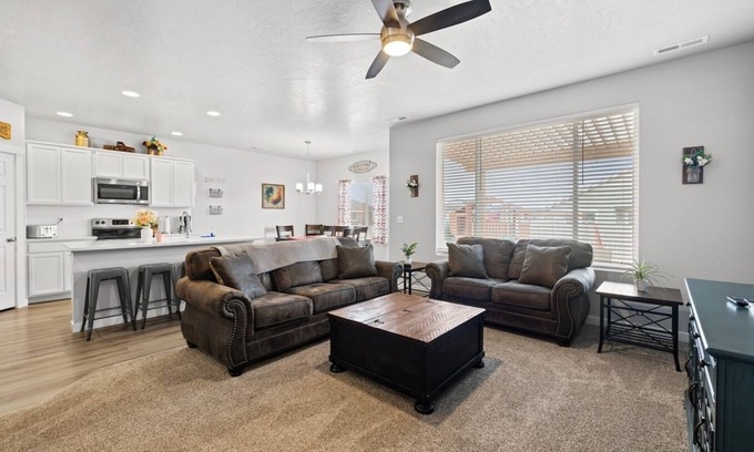 Caldwell House | Playset- Family Friendly- Sleeps 10- BBQ