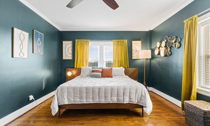 Kansas City Condo | Plaza Scenic - Walk to Nelson + Plaza +Streetcar