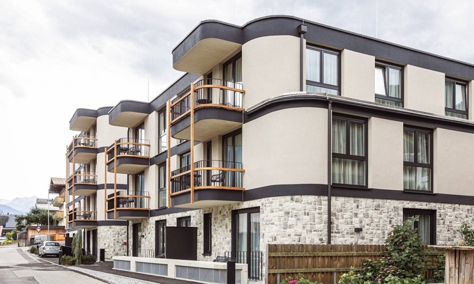 Fuegen Apartment | Pleasant apartment with shared pool