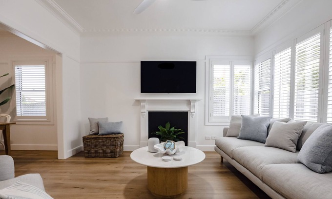 Warrnambool House | Pleasant Hill Cottage - Renovated & Central Holiday Cottage