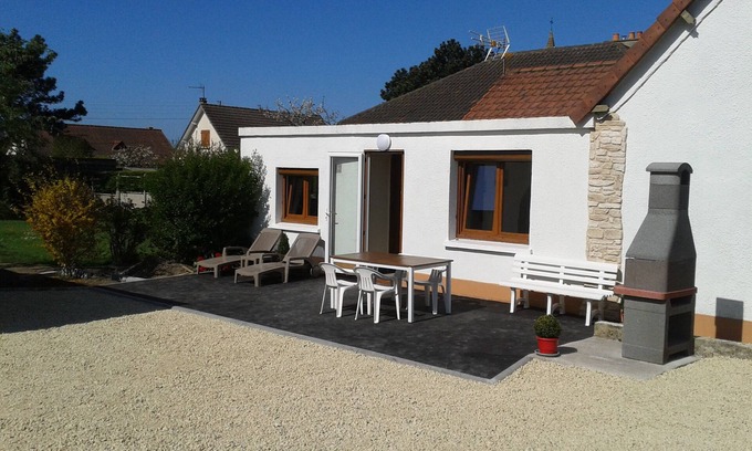 Dieppe House | Pleasant house, enclosed flower garden, near the port, the center and the beaches