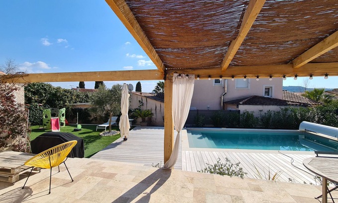 Coudoux House | Pleasant vacation home with swimming pool