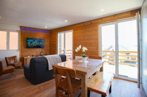 Font-Romeu-Odeillo-Via Apartment | Plein Centre- T2 Premium- 6 couchages-Parking couvert- Netflix-5 mn Télécabine