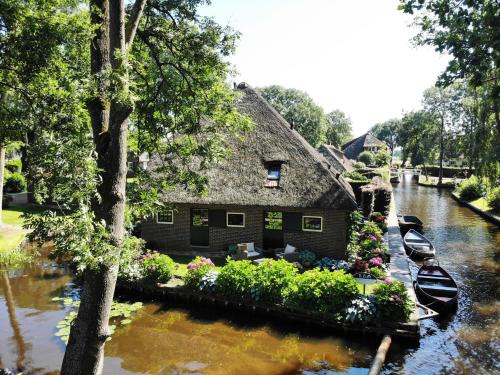 Zuideinde House | Plompeblad Guesthouse Giethoorn