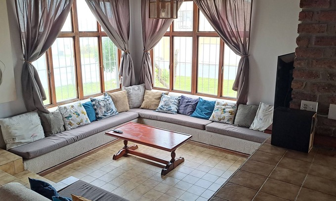 Struisbaai House | Plottie Self-catering