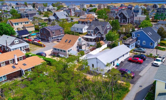 Newburyport House | Plum Island Prize
