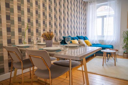 Sablon Apartment | Plumeria - Grand Appartement 75m2 - Au calme avec Jardin - Idéal Famille ou Groupe de Travailleurs - Parking Public Gratuit - 2 Chambres - 4 Lits séparés