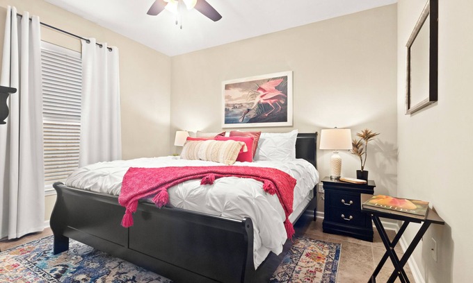 Lake Charles House | Plush Beds|High-Speed Wi-Fi| Workspace