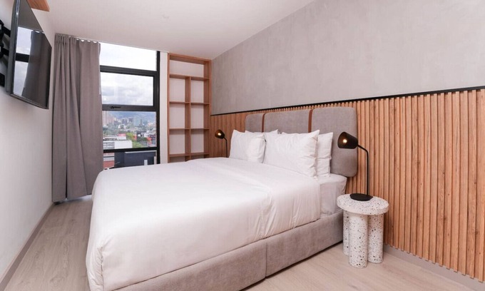 San Diego Apartment | Poblado Luxury Apt – 2BR w/Jacuzzi & Fast WiFi