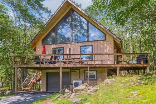 Tobyhanna House | Poconos Chalet newly renovated, great location home