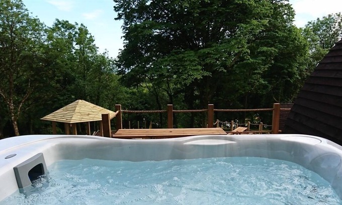 Laugharne Cabin | Pods @ Broadway with Hot tub
