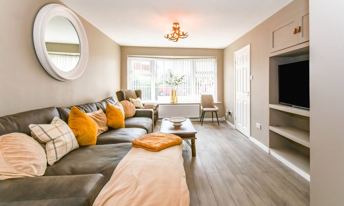 Rawcliffe House | Poets Corner sleeps 7 across 3 bedrooms.