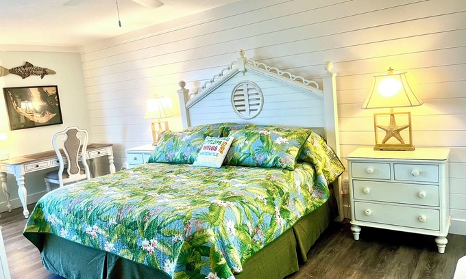 Sanibel Condo | Pointe Santo Gulf View Fully Remodeled Deep Discount November 1-8 Veteran Rates