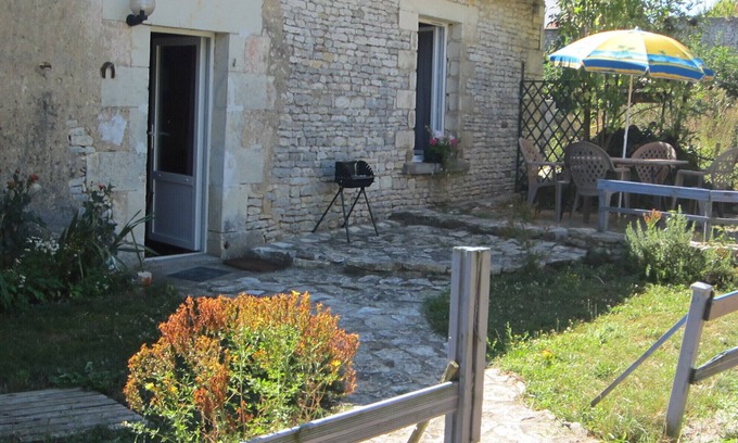 Saint-Jean-de-Sauves Cottage | poitevine house