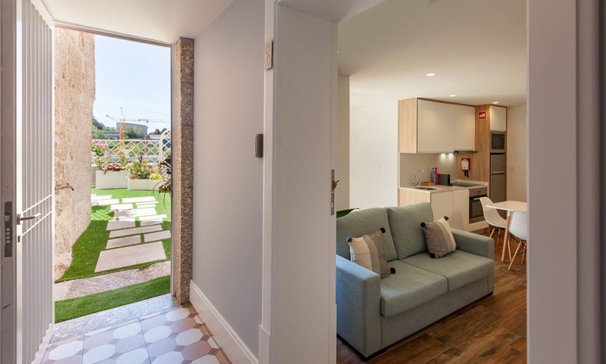 Guimaraes Apartment | Polery Apartments Center T3