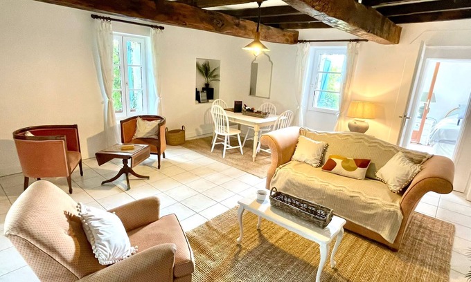 Eymet Cottage | Pomegranate Gite Sleeps 4 with Pool