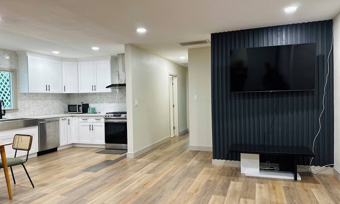 Westmont House | Pomona Spacious Fun Cozy Home
