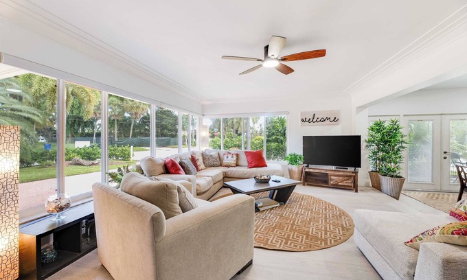 Cypress Point House | Pompano Beach Hideaway with Fenced Yard & BBQ