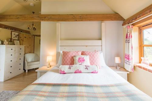 Abbess Roding House | Pond Cottage by Keepers Cottages