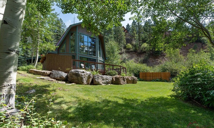 Purgatory House | Pond Out Back, Privacy, Great Deck!