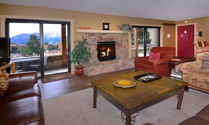 Crested Butte Condo | Ponderosa Condo, renovated 2BD/2BA, hot tub, deck