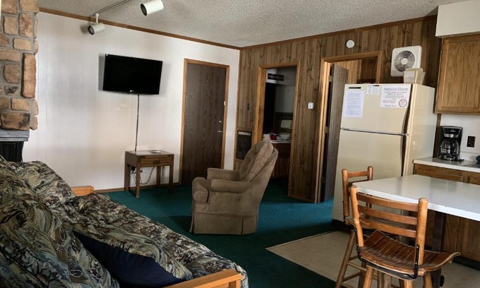 Red River Hotel | Ponderosa Lodge 11AB with High Speed Wifi