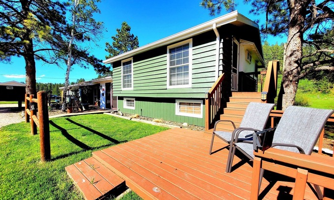 Rapid City House | Ponderosa Lodge at Black Elk – Hot Tub, Taproom, Fireplace & Fun!