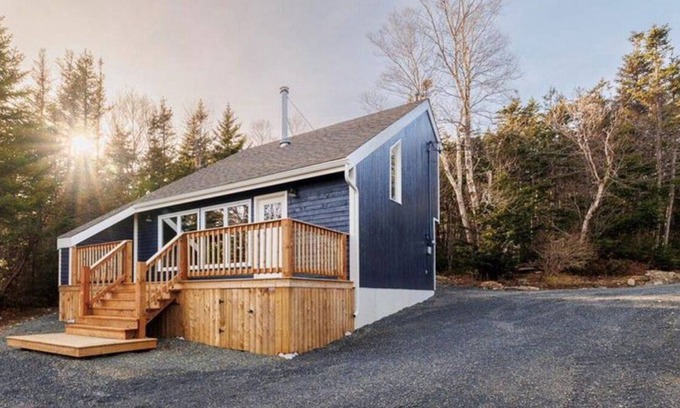 Tors Cove Cabin | Pondside Haven