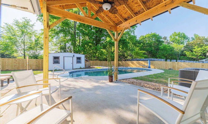 Fortson House | Pool 3BR Pool Table Grill Games 15min to Ft Moore
