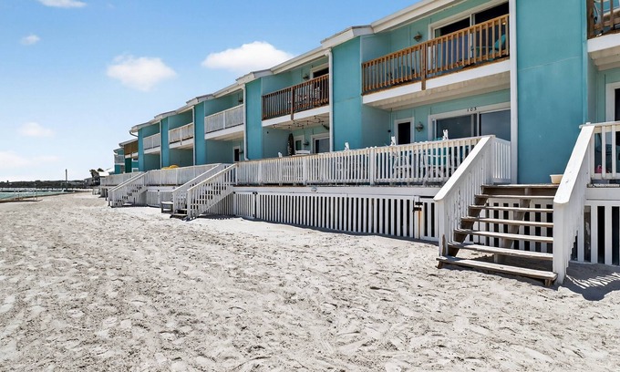 Rockport Condo | Pool, 800 Ft Pier, Tennis, Pickle Ball, Boat Slips and Launch, BBQ Area