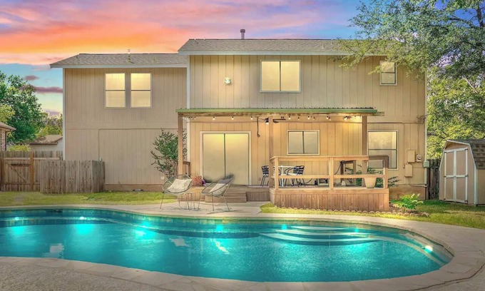 Northwood House | Pool, Firepit, Deck, BBQ, Game Roomnnn