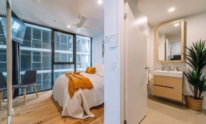 South Brisbane Apartment | Pool, Free Carpark, Gym, Compact and Cosy Studio